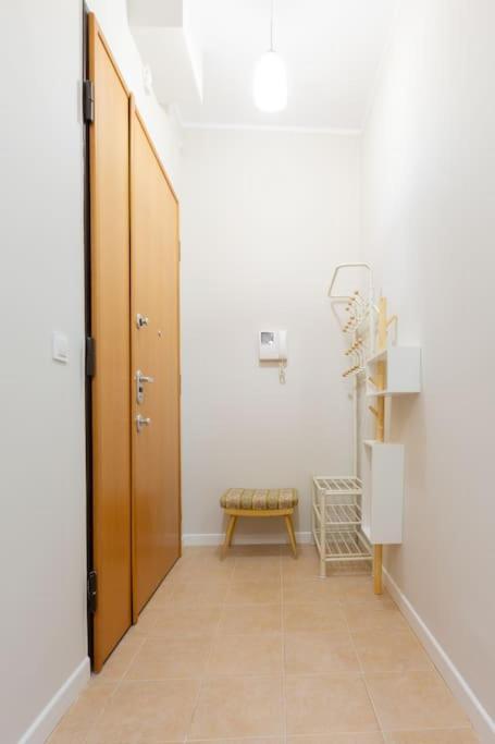 Bright And Cozy Apartment Near Park, With A Huge Terrace. Varsovia Exterior foto