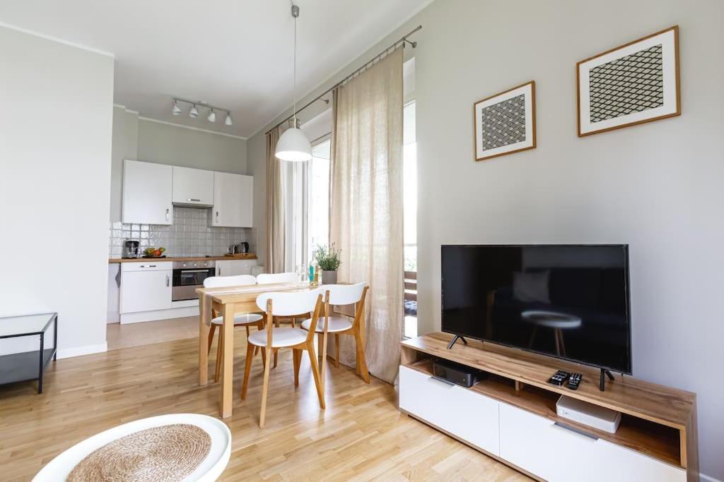 Bright And Cozy Apartment Near Park, With A Huge Terrace. Varsovia Exterior foto