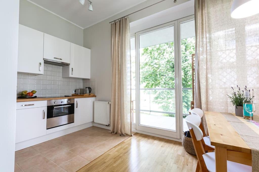 Bright And Cozy Apartment Near Park, With A Huge Terrace. Varsovia Exterior foto