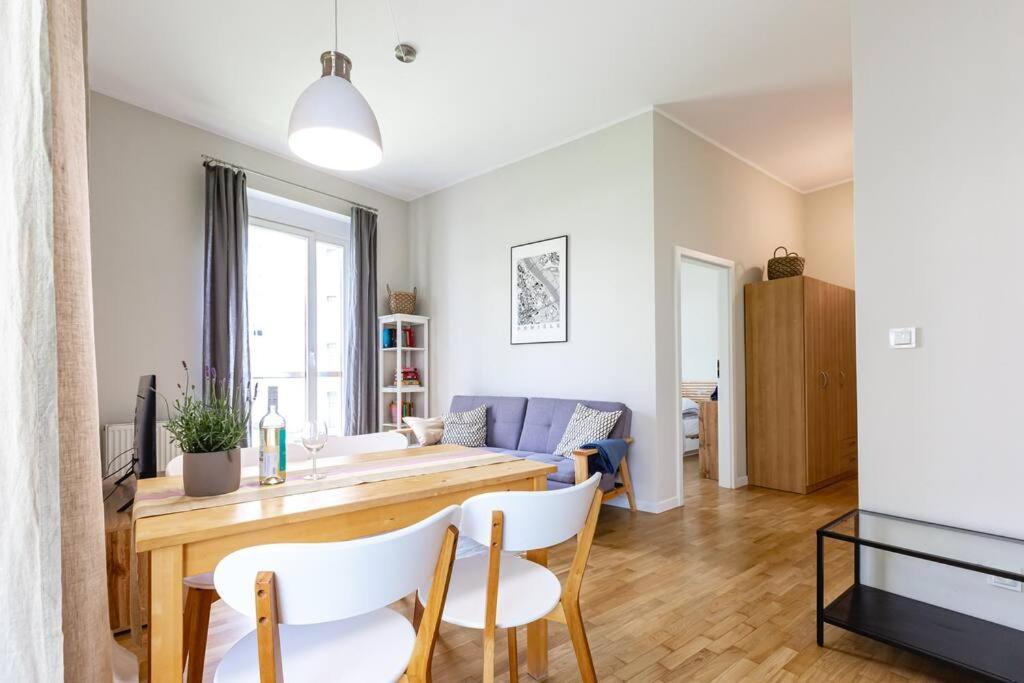 Bright And Cozy Apartment Near Park, With A Huge Terrace. Varsovia Exterior foto