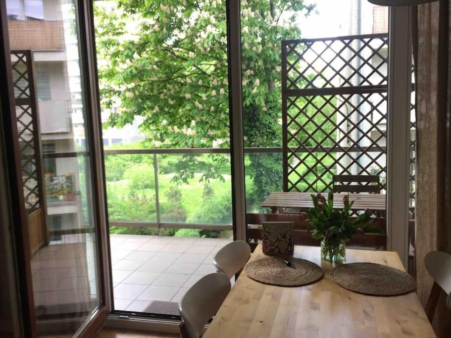 Bright And Cozy Apartment Near Park, With A Huge Terrace. Varsovia Exterior foto