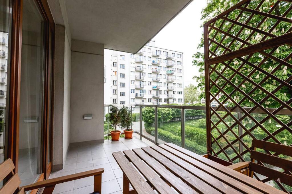 Bright And Cozy Apartment Near Park, With A Huge Terrace. Varsovia Exterior foto