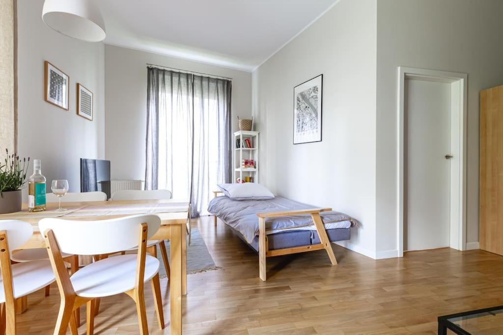 Bright And Cozy Apartment Near Park, With A Huge Terrace. Varsovia Exterior foto