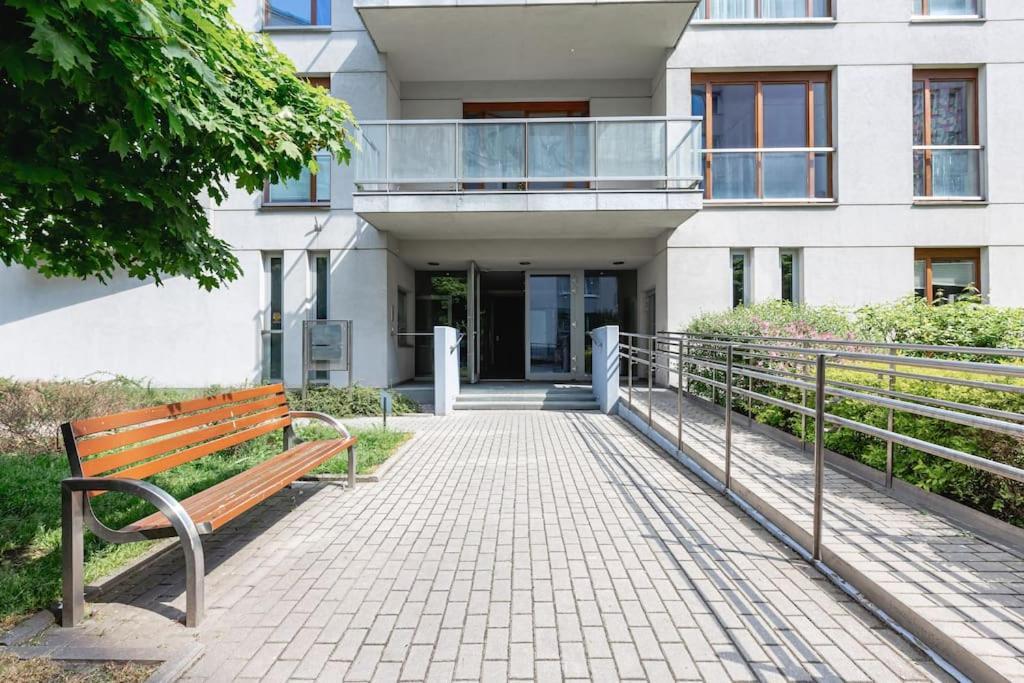 Bright And Cozy Apartment Near Park, With A Huge Terrace. Varsovia Exterior foto