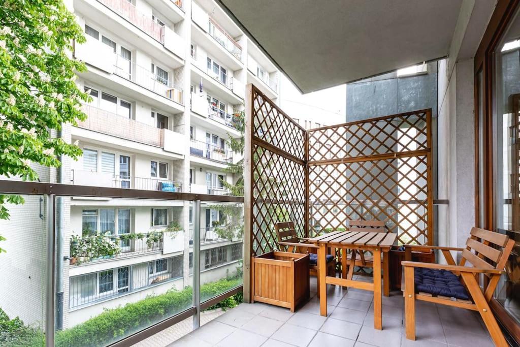 Bright And Cozy Apartment Near Park, With A Huge Terrace. Varsovia Exterior foto